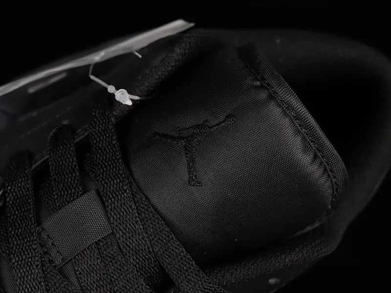 All Categories Air Jordan Jordan Series Basketball Shoes Air Jordan 1 Low Air Jordan 1 Low AJ1 Joe 1 All Black Low State Basketball Shoes 553558-093